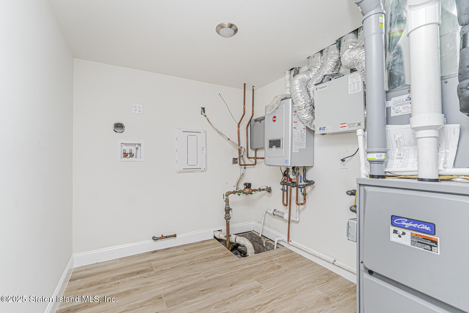 670 Arden Avenue Staten Island, NY 10312 - Photo 23 of 50 21 - basement