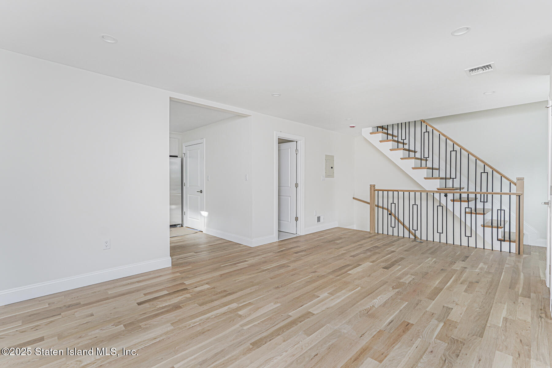 670 Arden Avenue Staten Island, NY 10312 - Photo 28 of 50 26 - Living Room angle 2