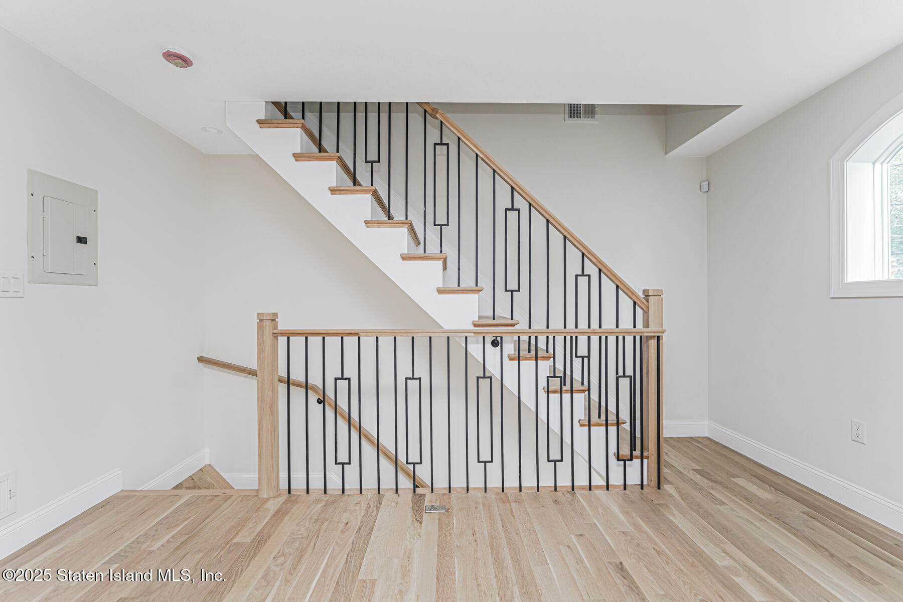 670 Arden Avenue Staten Island, NY 10312 - Photo 29 of 50 27 - Living Room angle 3
