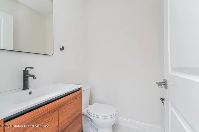 $1,480,000 | 670 Arden Avenue | Annadale