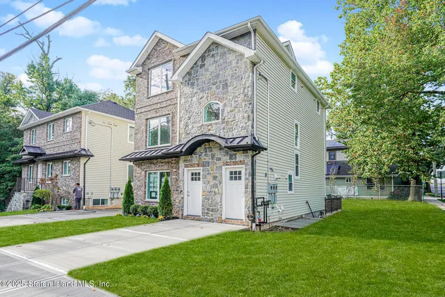 $1,480,000 | 670 Arden Avenue | Annadale