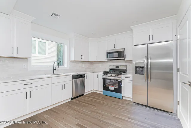 $1,480,000 | 670 Arden Avenue | Annadale