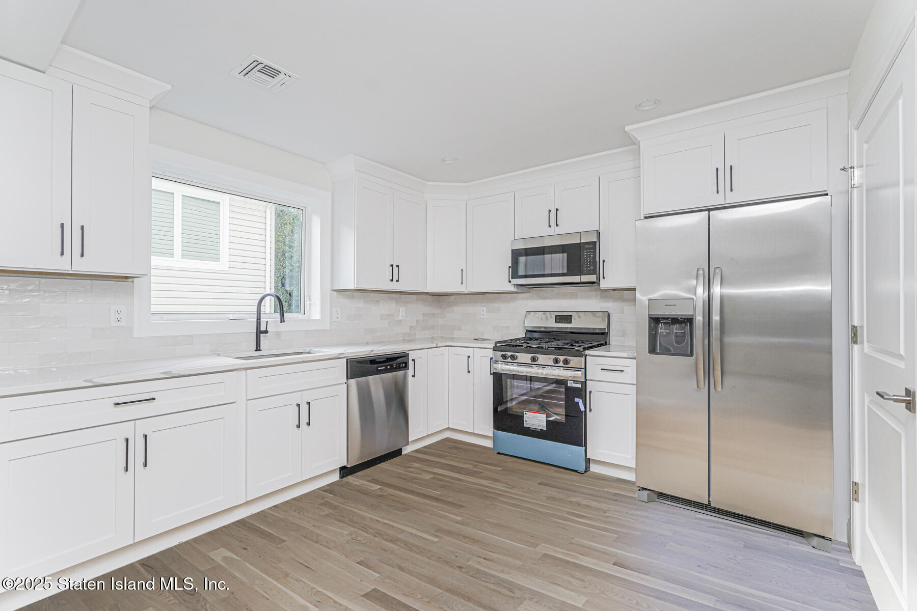 670 Arden Avenue Staten Island, NY 10312 - Photo 31 of 50 29 - Kitchen