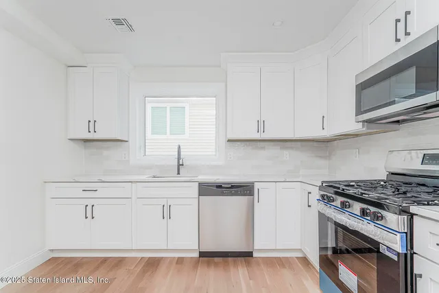 $1,480,000 | 670 Arden Avenue | Annadale