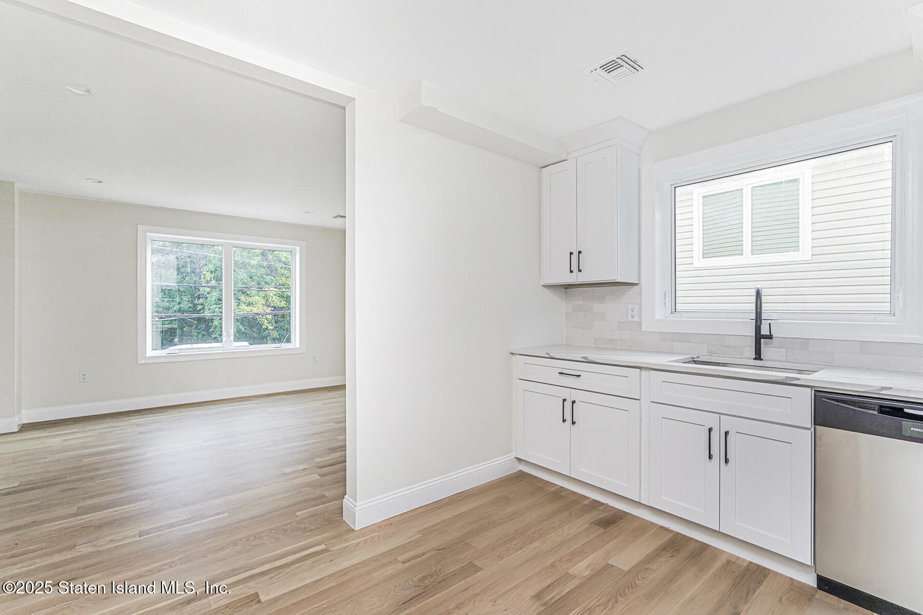 670 Arden Avenue Staten Island, NY 10312 - Photo 33 of 50 31 - Kitchen
