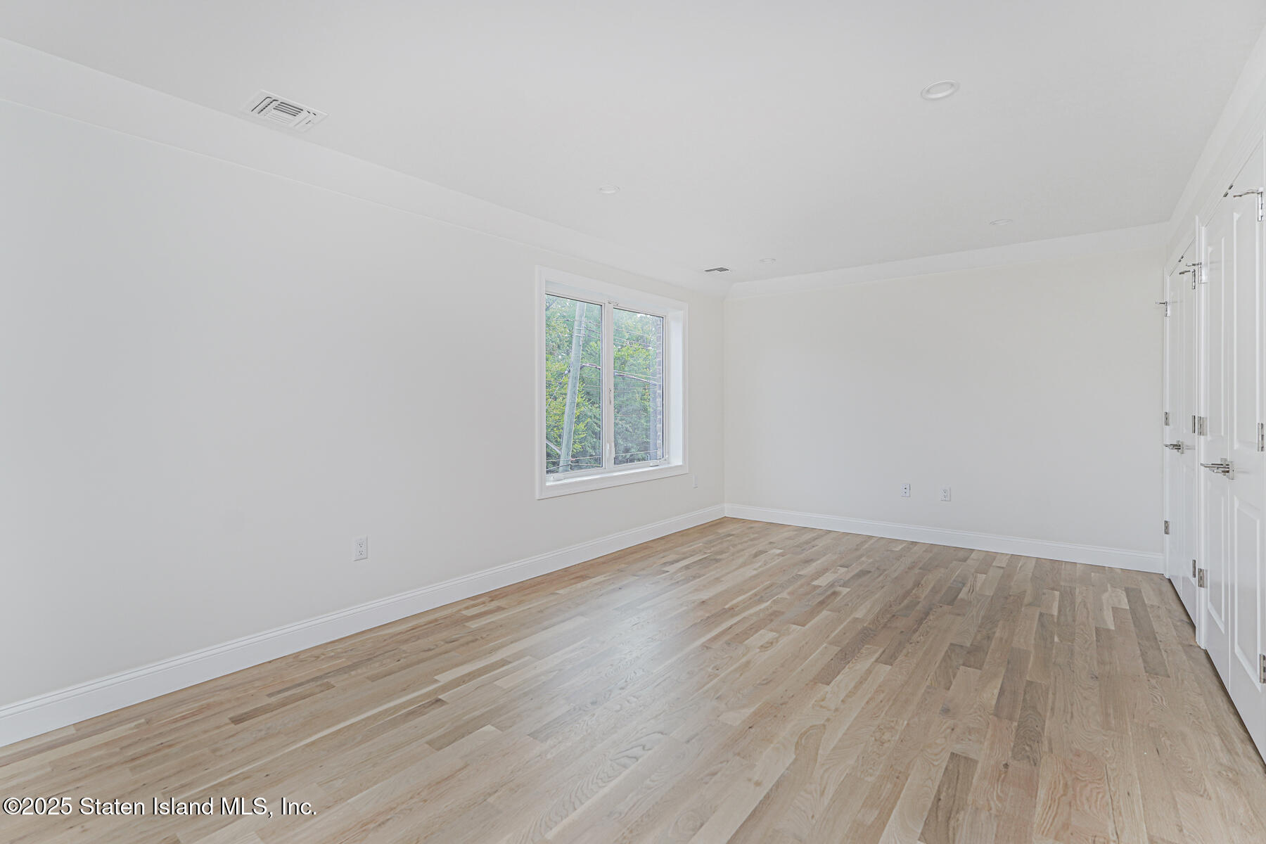 670 Arden Avenue Staten Island, NY 10312 - Photo 36 of 50 33 - Bedroom 4