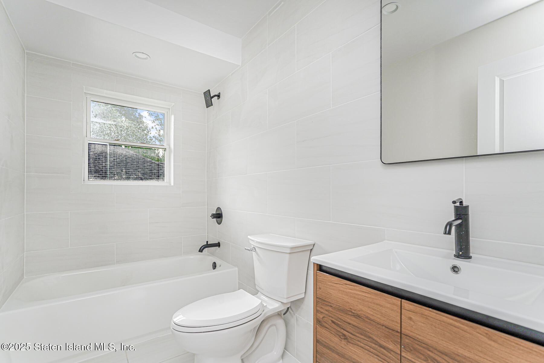 670 Arden Avenue Staten Island, NY 10312 - Photo 37 of 50 35 - Bathroom