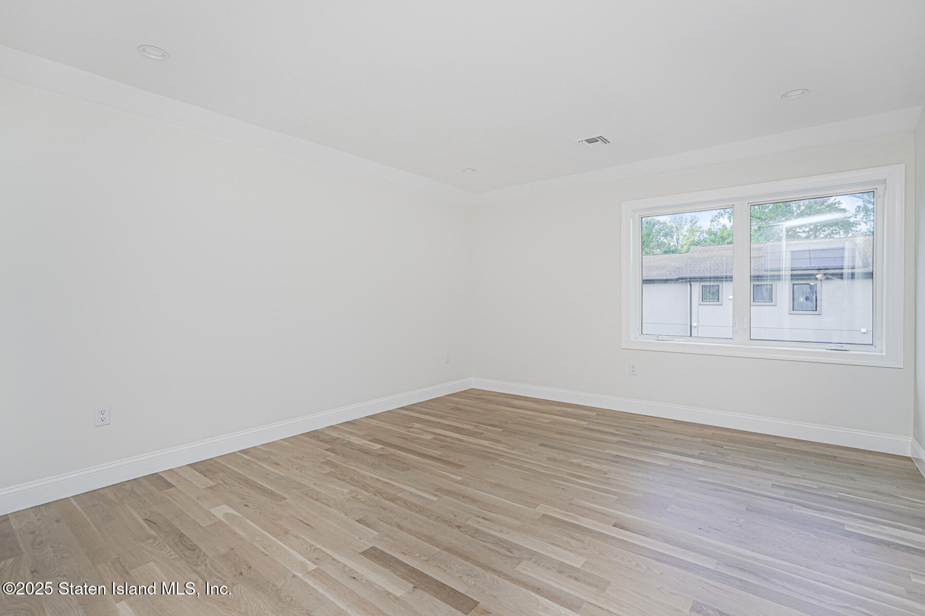 670 Arden Avenue Staten Island, NY 10312 - Photo 39 of 50 36 - Bedroom 4 angle 3