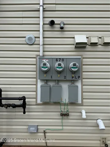 $1,480,000 | 670 Arden Avenue | Annadale