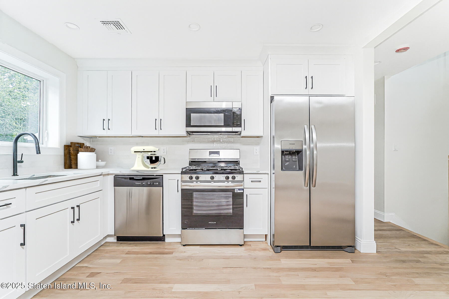 670 Arden Avenue Staten Island, NY 10312 - Photo 6 of 50 05 - Kitchen