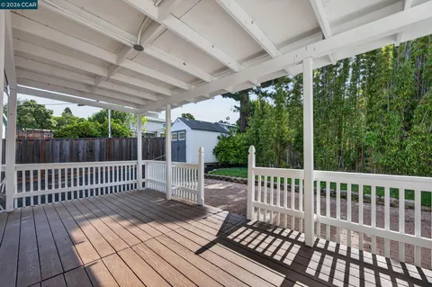 a view of a house with backyard and trees