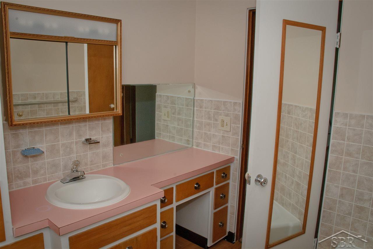 3633 North Thomas Road Freeland, MI 48623 - Photo 10 of 12 full bath