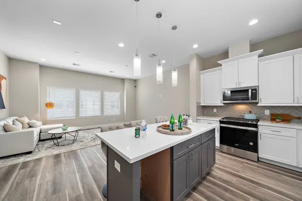 $2,299 | 2623 Huntington Creek Lane, Houston, TX 77093