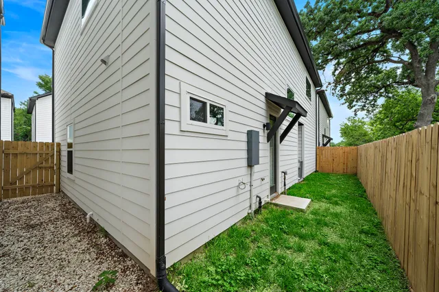 $2,299 | 2623 Huntington Creek Lane, Houston, TX 77093