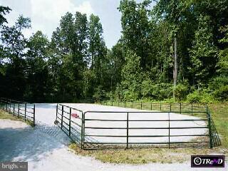 79 Kutz Road Temple, PA 19560 - Photo 4 of 6 Gallery Image 4
