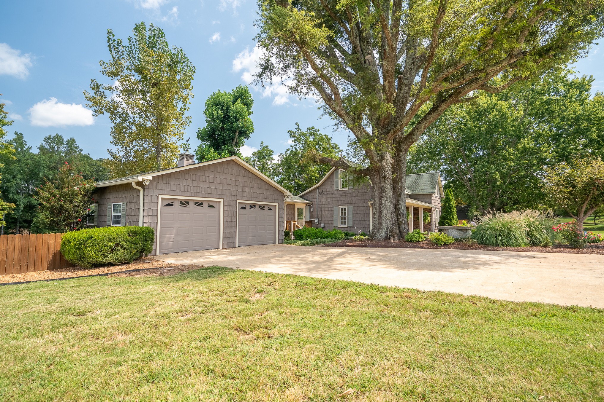 26 Barns Road Leoma, TN 38468 - Photo 7 of 55 a house view with a outdoor space