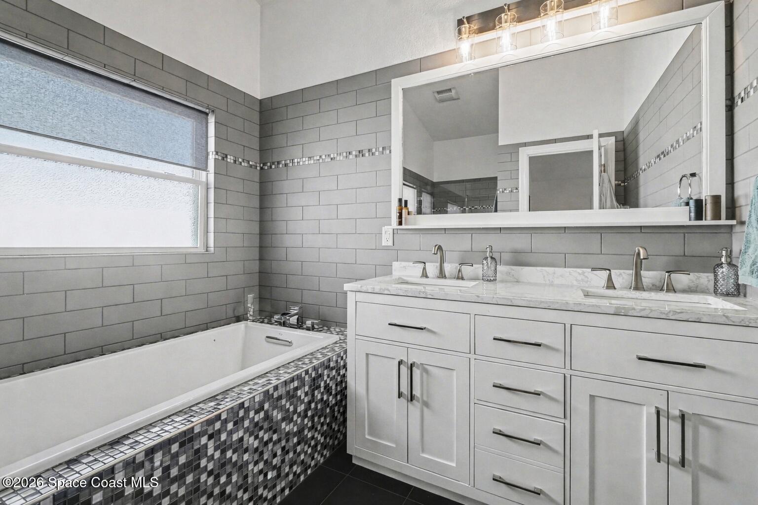 1530 Spring Ridge Circle Winter Garden, FL 34787 - Photo 11 of 24 Primary Bath