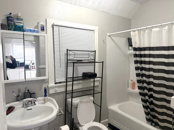 $200,000 | 511 East Jackson Street, Bloomington, IL 61701