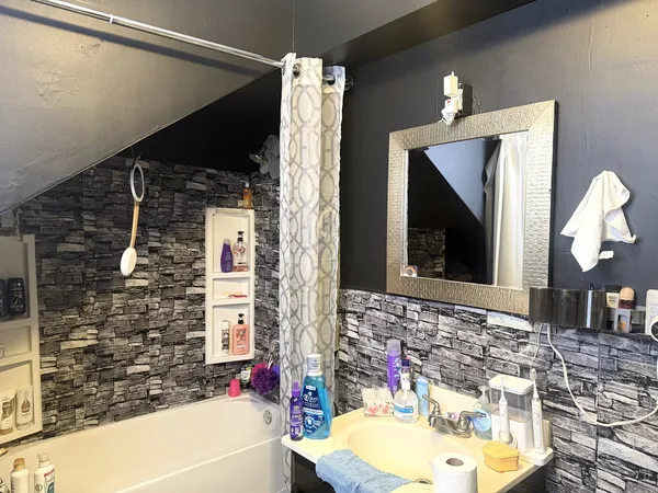 $200,000 | 511 East Jackson Street, Bloomington, IL 61701