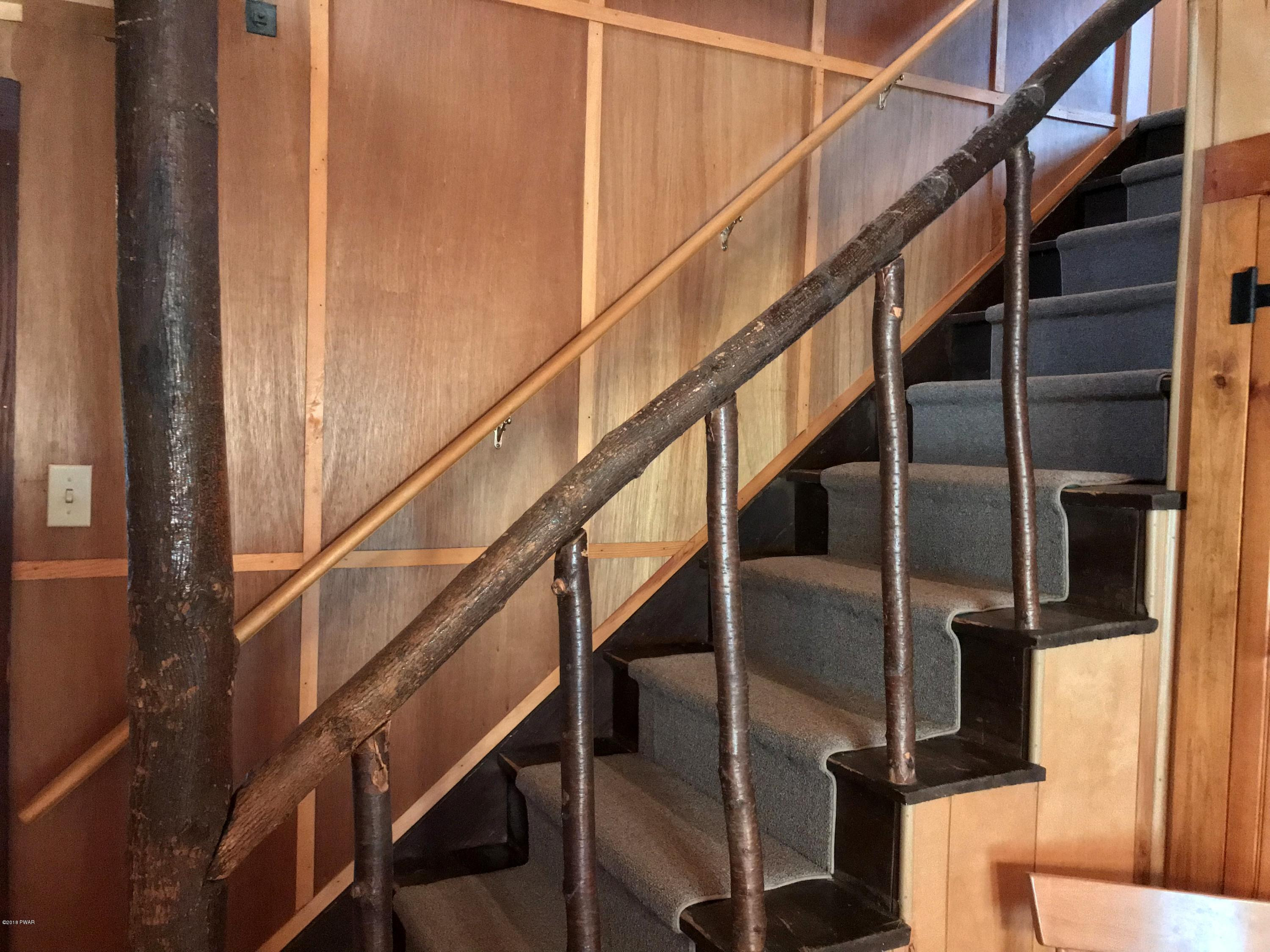 59 Sterling Road Newfoundland, PA 18445 - Photo 15 of 23 Staircase
