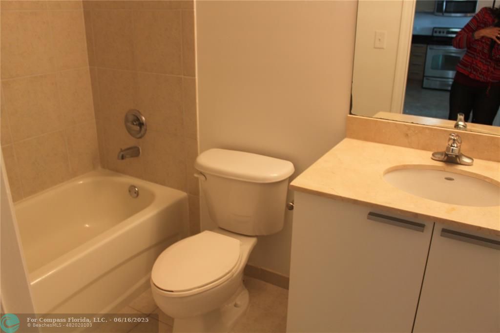140 South Dixie Highway, Unit 525 Hollywood, FL 33020 - Photo 5 of 16 a bathroom with a sink a toilet and bathtub