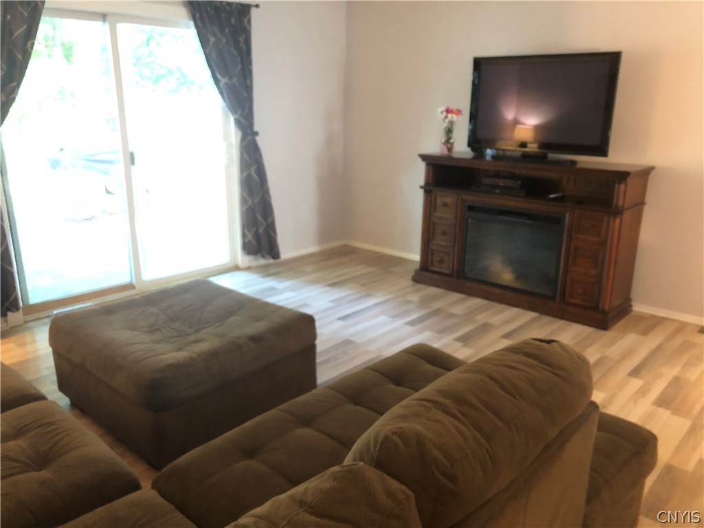 4196 Burningtree Road Clay, NY 13090 - Photo 3 of 17 Living Room