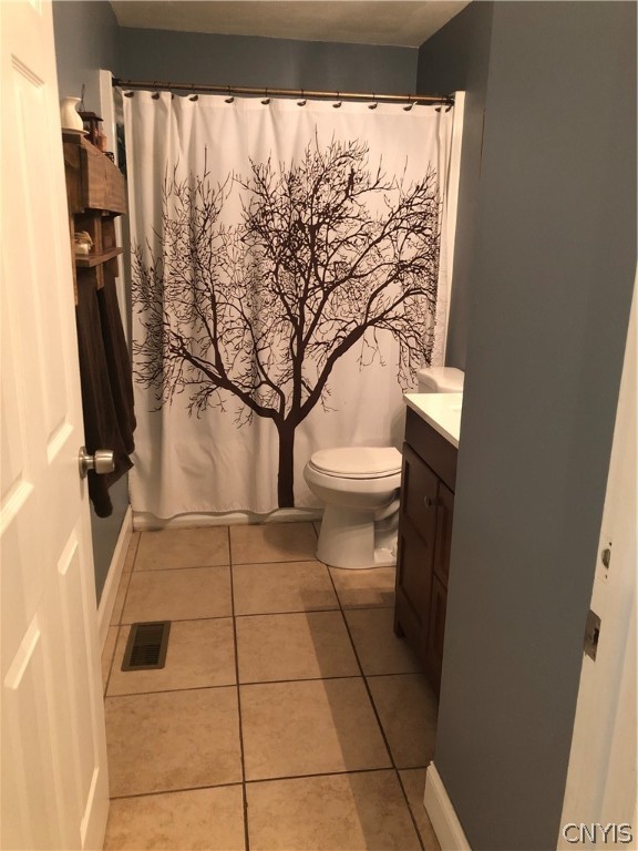 4196 Burningtree Road Clay, NY 13090 - Photo 9 of 17 Bathroom