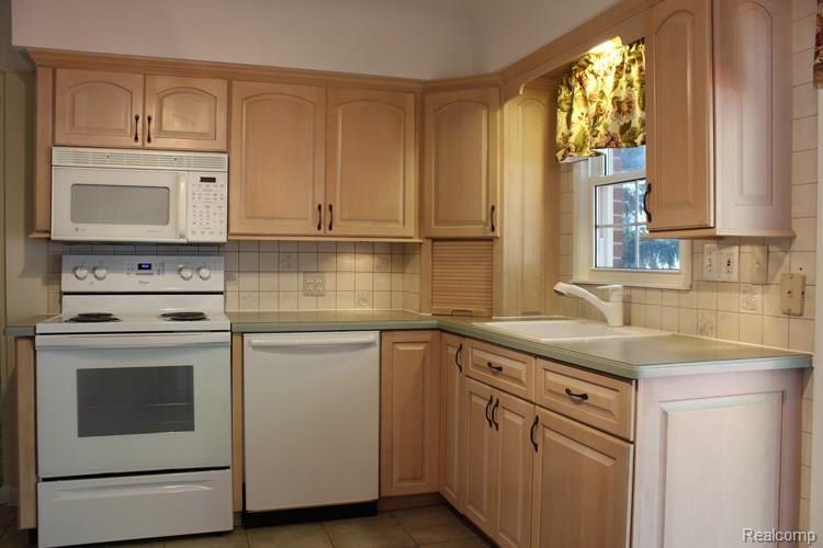 35895 Garfield Road Clinton Township, MI 48035 - Photo 5 of 22 kitchen1 - Copy.jpg
