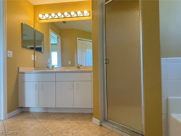 $1,950 | 1915 Southwest 13th Street, Cape Coral, FL 33991