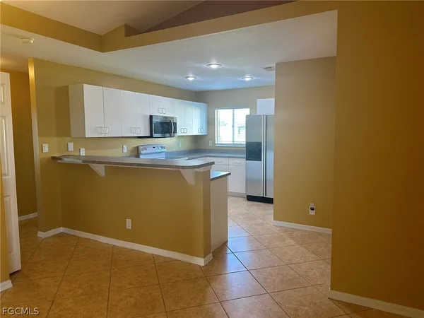 $1,950 | 1915 Southwest 13th Street, Cape Coral, FL 33991