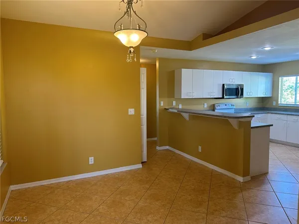 $1,950 | 1915 Southwest 13th Street, Cape Coral, FL 33991