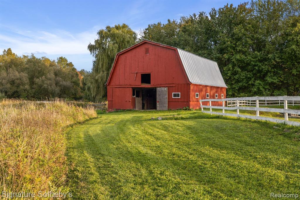 14009 Seymour Road Linden, MI 48451 - Photo 8 of 38 Gallery Image 8