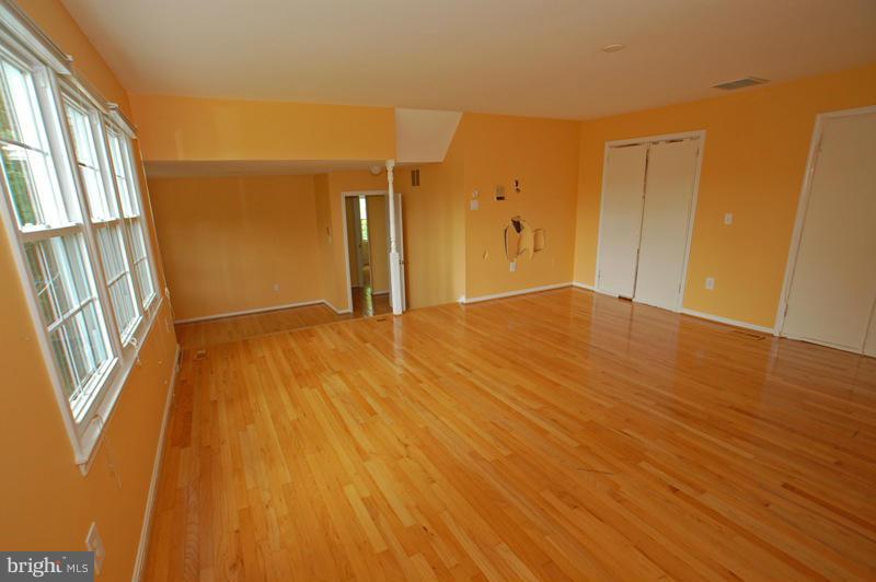 15009 Whitegate Road Silver Spring, MD 20905 - Photo 11 of 29 Bedroom (Master)
