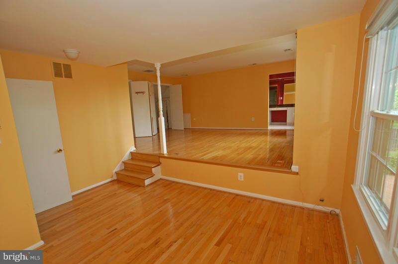 15009 Whitegate Road Silver Spring, MD 20905 - Photo 12 of 29 Bedroom (Master)