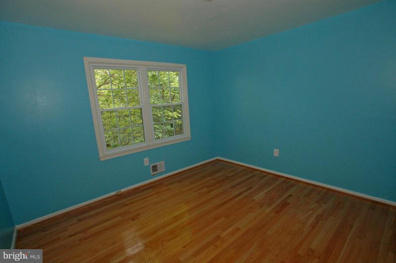 15009 Whitegate Road Silver Spring, MD 20905 - Photo 13 of 29 Bedroom