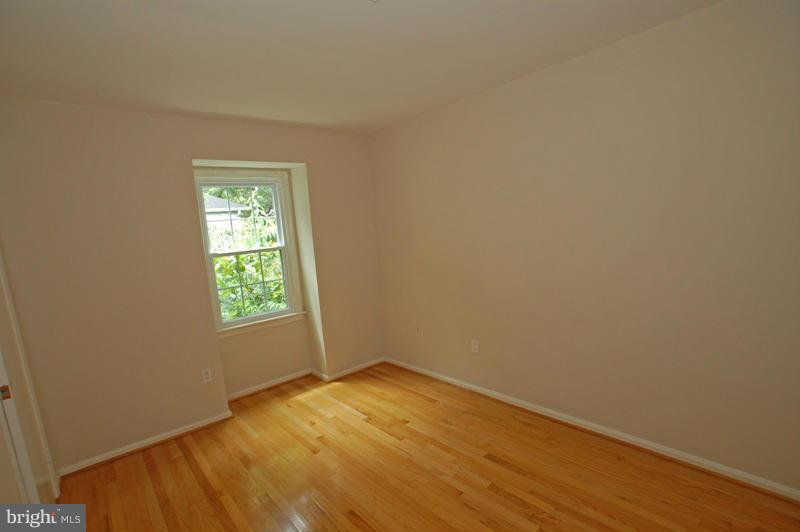 15009 Whitegate Road Silver Spring, MD 20905 - Photo 14 of 29 Bedroom