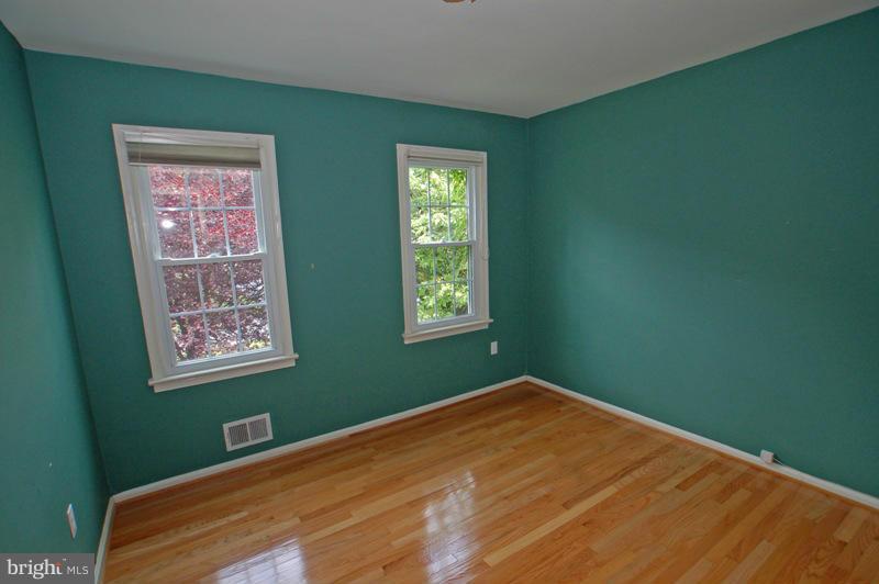 15009 Whitegate Road Silver Spring, MD 20905 - Photo 15 of 29 Bedroom