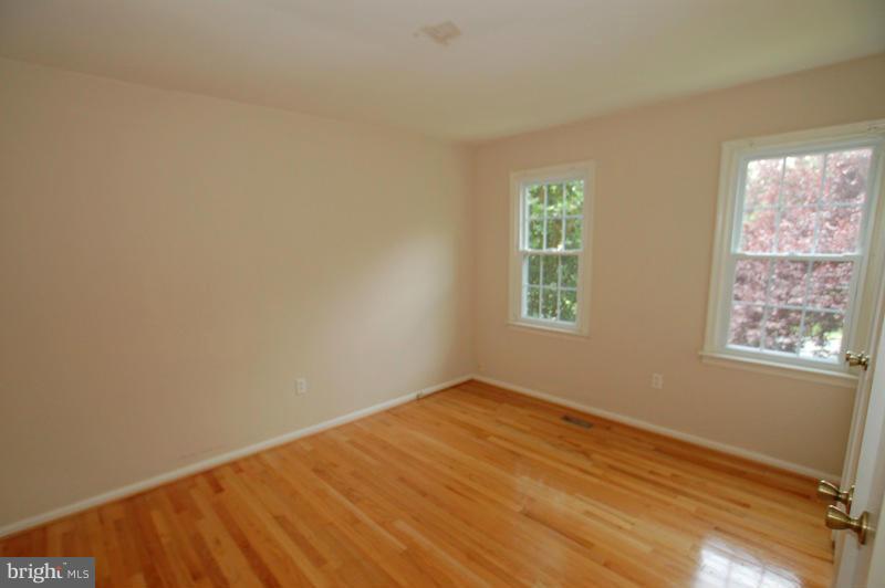 15009 Whitegate Road Silver Spring, MD 20905 - Photo 16 of 29 Bedroom