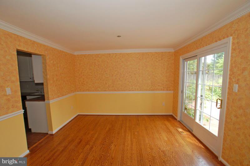 15009 Whitegate Road Silver Spring, MD 20905 - Photo 17 of 29 Dining Room