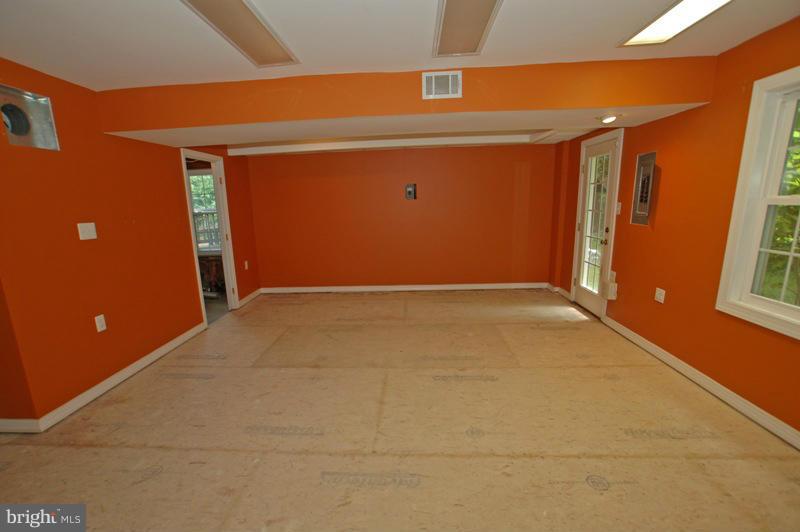 15009 Whitegate Road Silver Spring, MD 20905 - Photo 19 of 29 Family Room