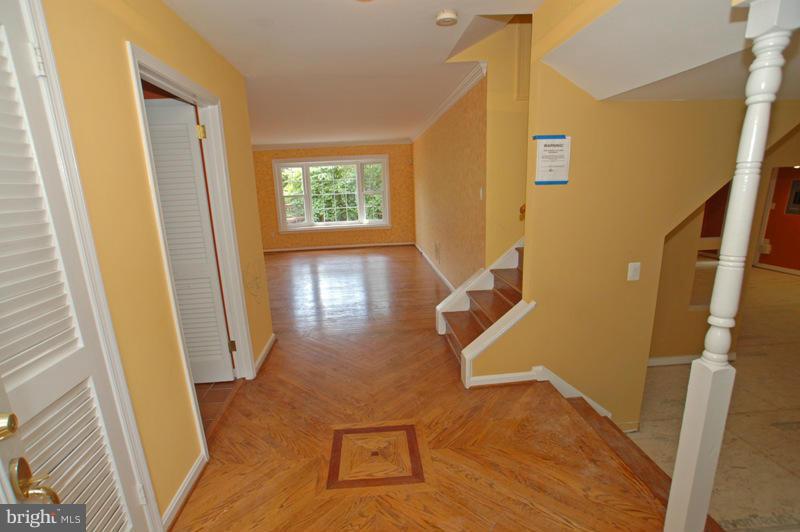 15009 Whitegate Road Silver Spring, MD 20905 - Photo 20 of 29 Interior (General)