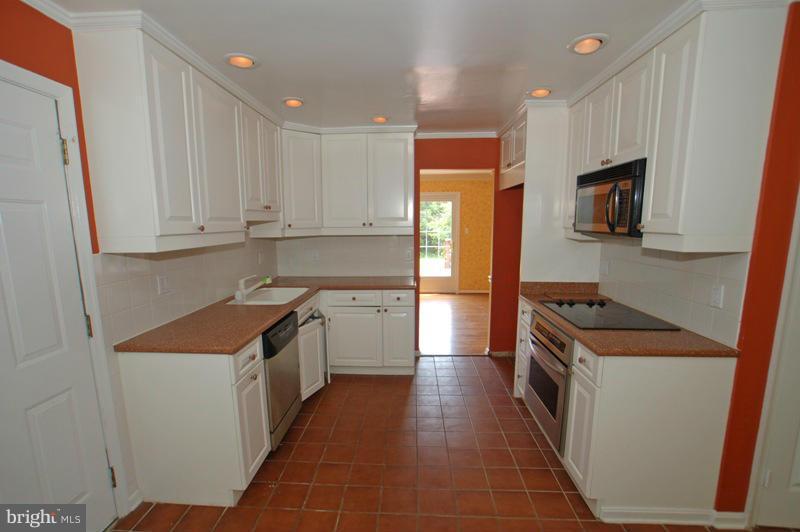 15009 Whitegate Road Silver Spring, MD 20905 - Photo 24 of 29 Kitchen