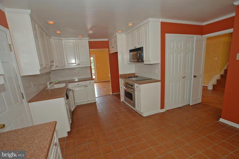 15009 Whitegate Road Silver Spring, MD 20905 - Photo 25 of 29 Kitchen