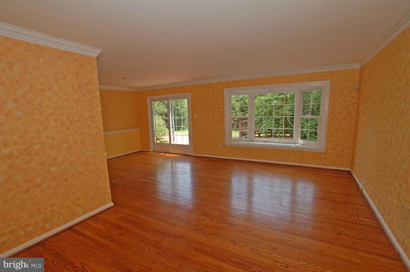 15009 Whitegate Road Silver Spring, MD 20905 - Photo 27 of 29 Living Room