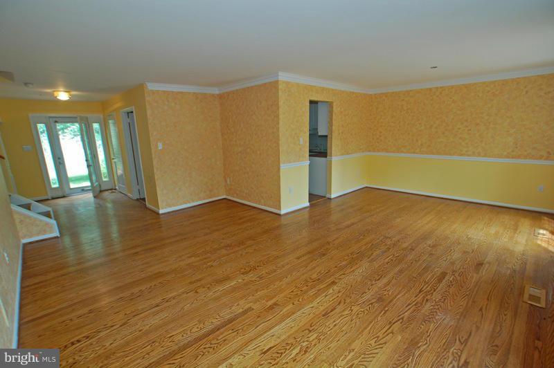 15009 Whitegate Road Silver Spring, MD 20905 - Photo 28 of 29 Living Room