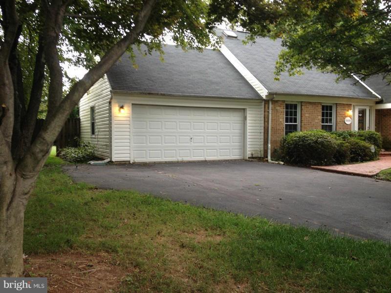 15009 Whitegate Road Silver Spring, MD 20905 - Photo 4 of 29 Exterior (Front)