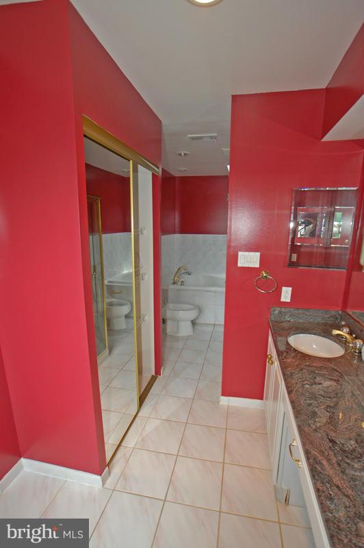 15009 Whitegate Road Silver Spring, MD 20905 - Photo 5 of 29 Bath (Master)