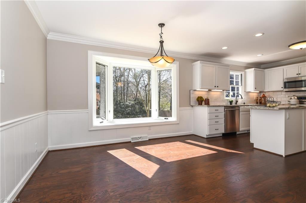 3703 Pinetop Road Greensboro, NC 27410 - Photo 7 of 30 Spacious Breakfast with a bay window!