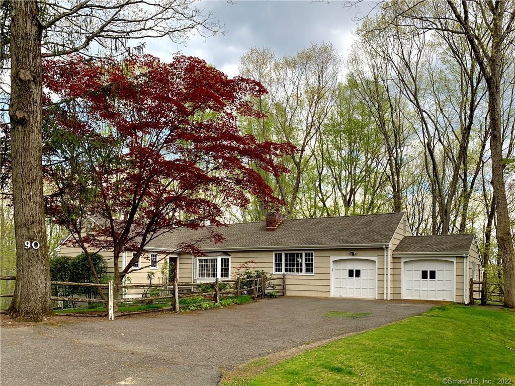 Located on a prime South Wilton cul de sac with higher-end homes. A desirable locale with fabulous access to all commuting routes, 2 train stations, shopping, schools and town amenities.