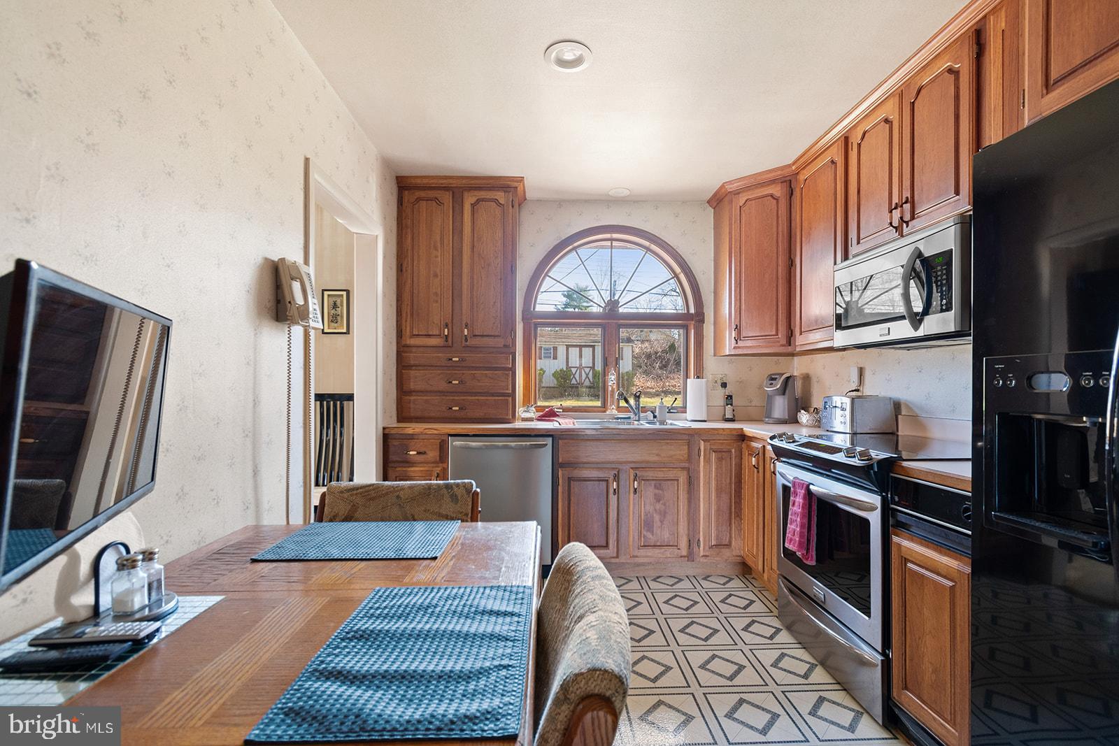 345 Rittenhouse Circle Havertown, PA 19083 - Photo 13 of 36